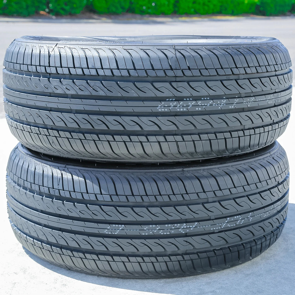 215/70R15 98H All Season Tire D647752
