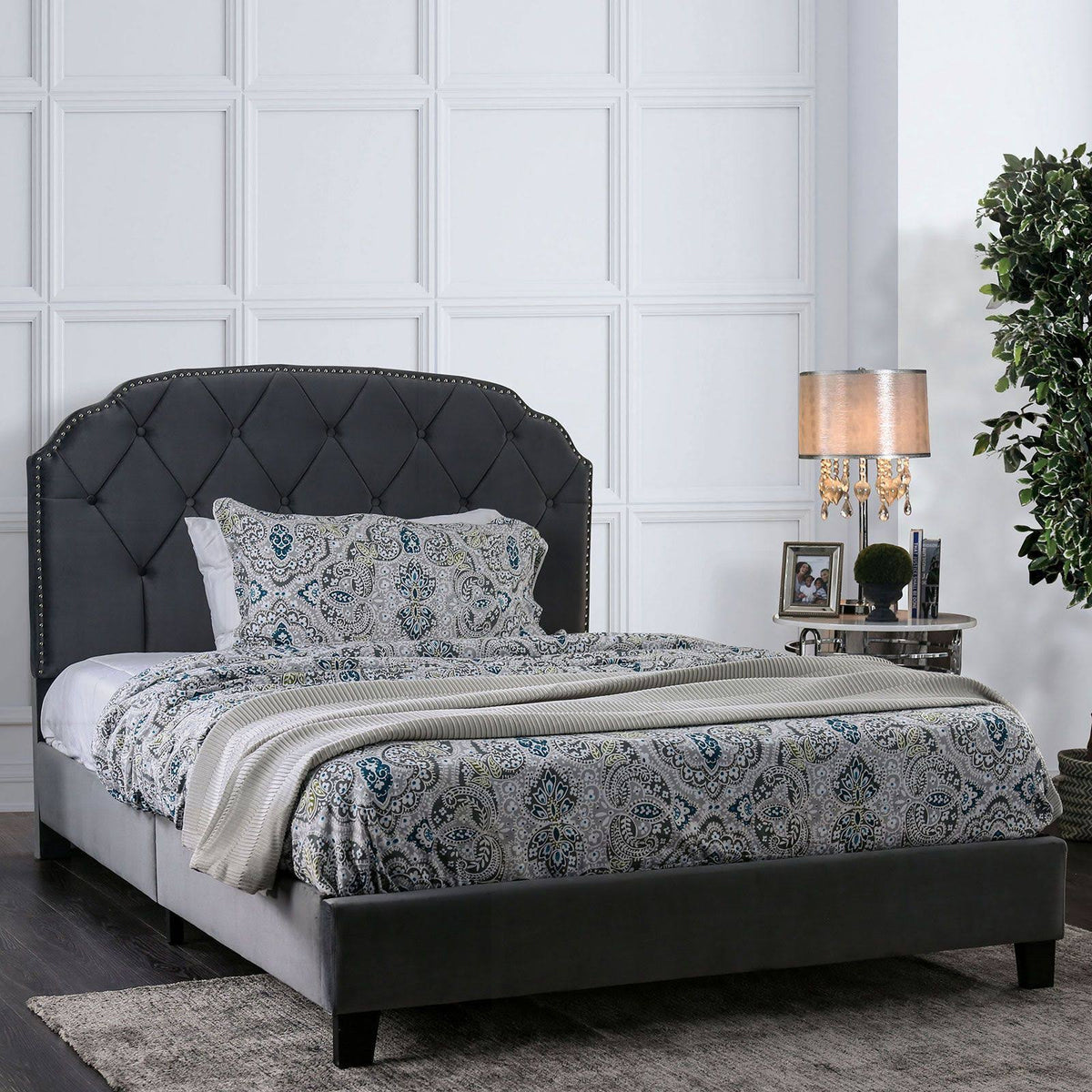 Gray Upholstered Full Bed X1597