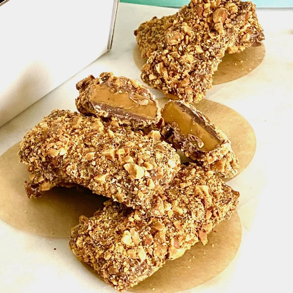 English Toffee Candy with Dark Chocolate and Roasted Almonds T145109