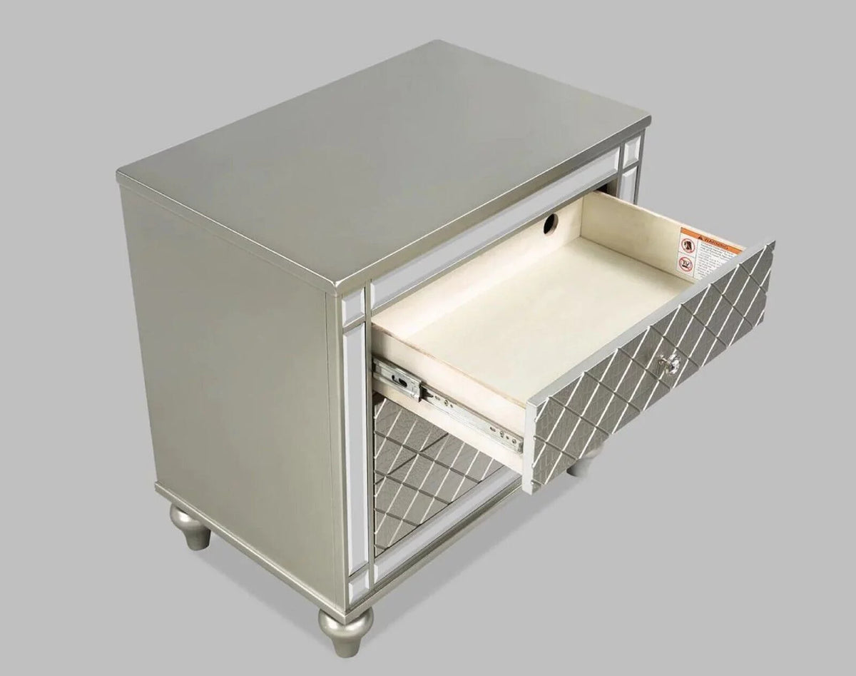 Gray Fabric Queen Size Bed and Nightstand Set V68468