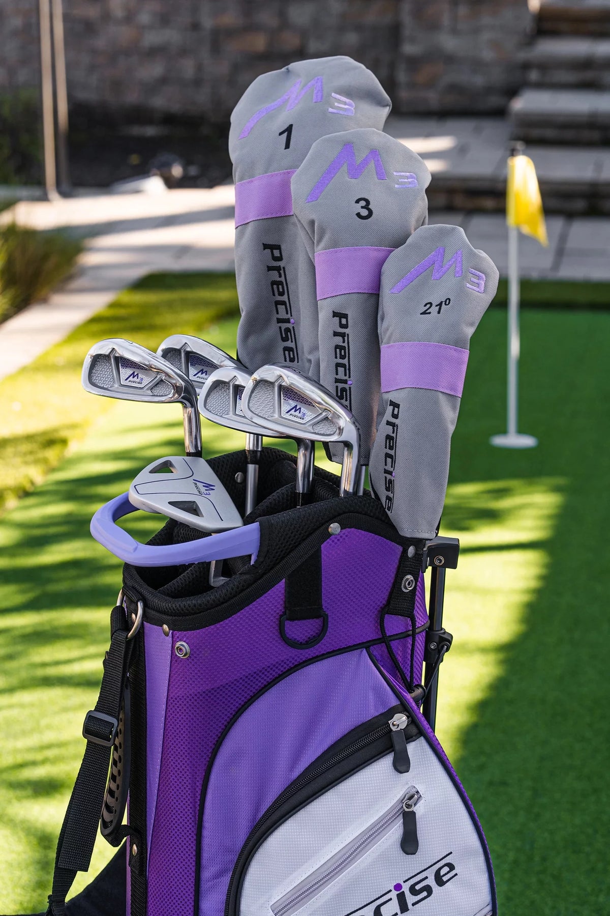 13 Piece Right Hand Golf Club Set J639