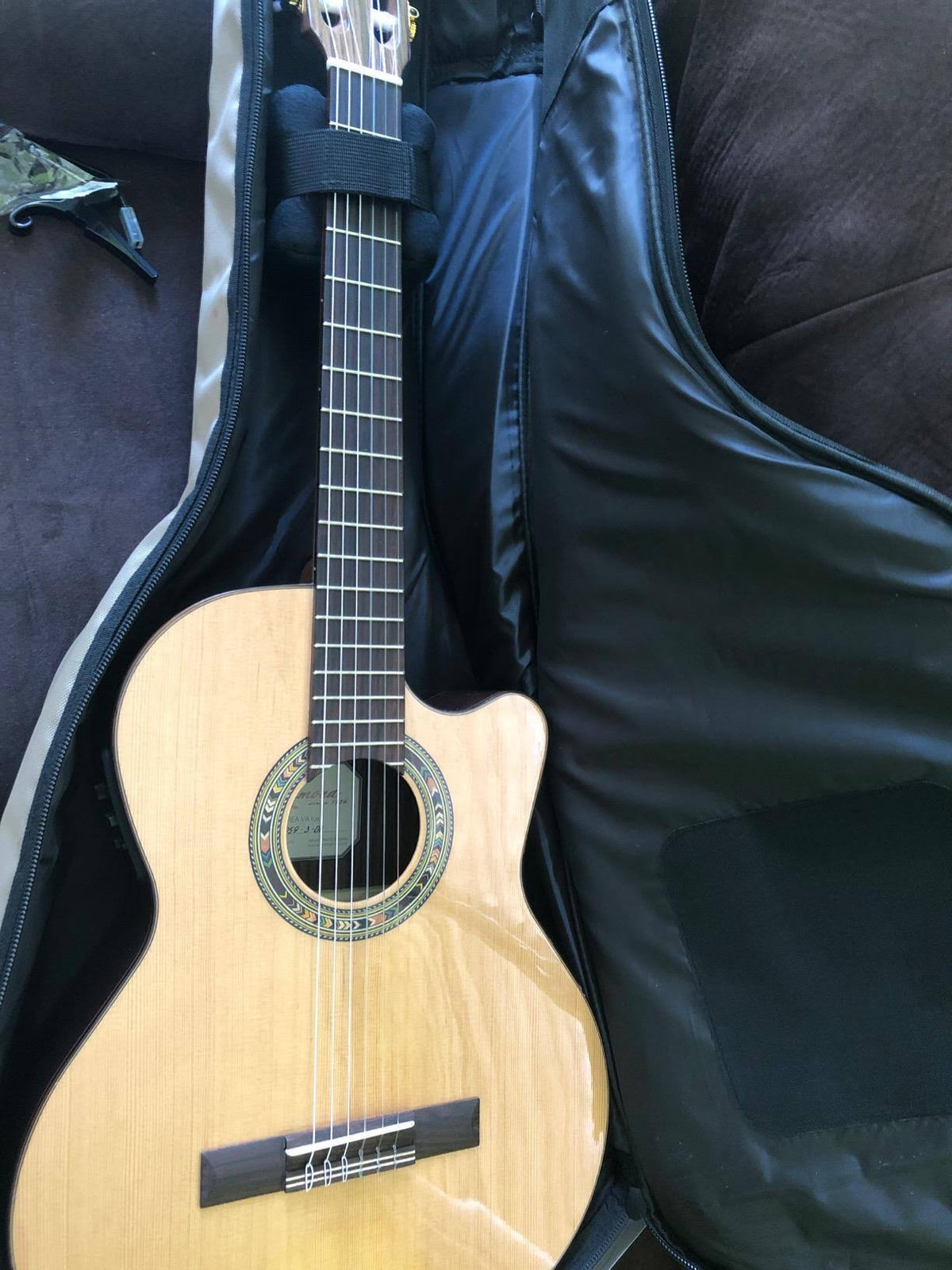 Natural Cutaway Acoustic-Electric Nylon Guitar R32647