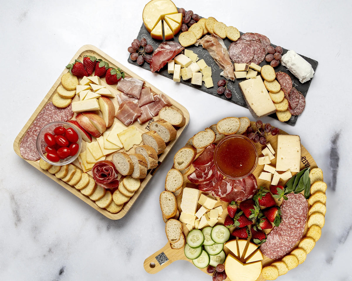 Bamboo Round Charcuterie Board with Handle, 15.5" K56707